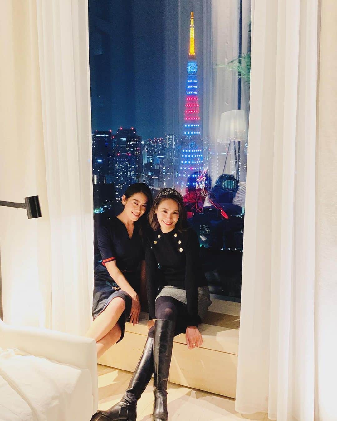 坂倉アコのインスタグラム：「Thank you @toranomonedition💞 unforgettable birthday dinner with amazing friends! I feel so blessed to have such amazing friends and family in my life🙌✨﻿  ﻿ 大好きなエディションホテルで少し早めのお誕生日をお祝いして頂きました🥰❤️ ﻿ 何度行っても心を奪われるような洗練された大人の空間✨ここから見える東京タワーは格別🗼✨﻿ ﻿ Thank you my sis @maminyc❤️ for taking care of us!!! We love you and you are the best☺️💫✨﻿ ﻿ ﻿ #editionhotel #toranomonedition #edition #tokyo #tokyotower🗼 #birthday #blessed #gratitude #🙏 #❤️」