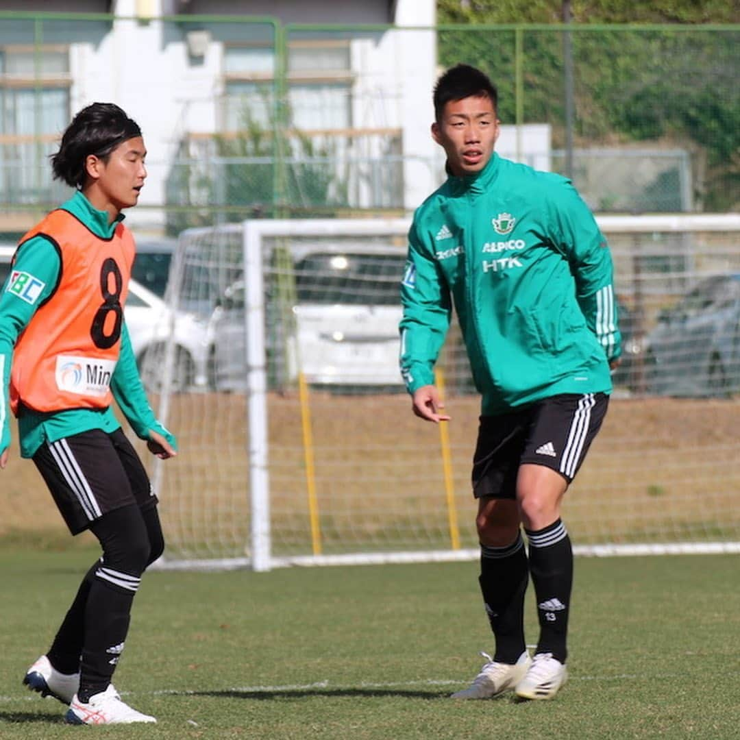 松本山雅FCさんのインスタグラム写真 - (松本山雅FCInstagram)「今日のトレーニング #yamaga #久保田和音 #乾大知 #三ッ田啓希 #韓勇太」11月22日 16時26分 - matsumoto.yamagafc