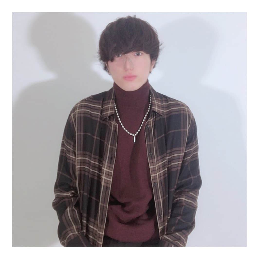 太郎あげあげのインスタグラム：「鼻矯正3日目なんですけど目の距離まで近づいて別人みたいになります。それに加えて加工アプリ最高です。 #Ulike #soda #snow #beatycameraは違う　#一ヶ月ぶりの更新　#生きるをする」