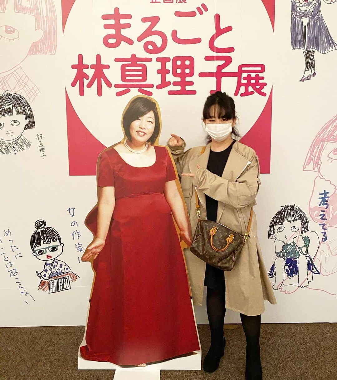 東村アキコのインスタグラム：「まるごと林真理子展行ってきました！写真がたくさんで見応えありました！ #東村アキコ #higashimuraakiko #海月姫 #東京タラレバ娘 #かくかくしかじか #ママはテンパリスト #美食探偵明智五郎  #雪花の虎 #着物#偽装不倫#中島ハルコ」