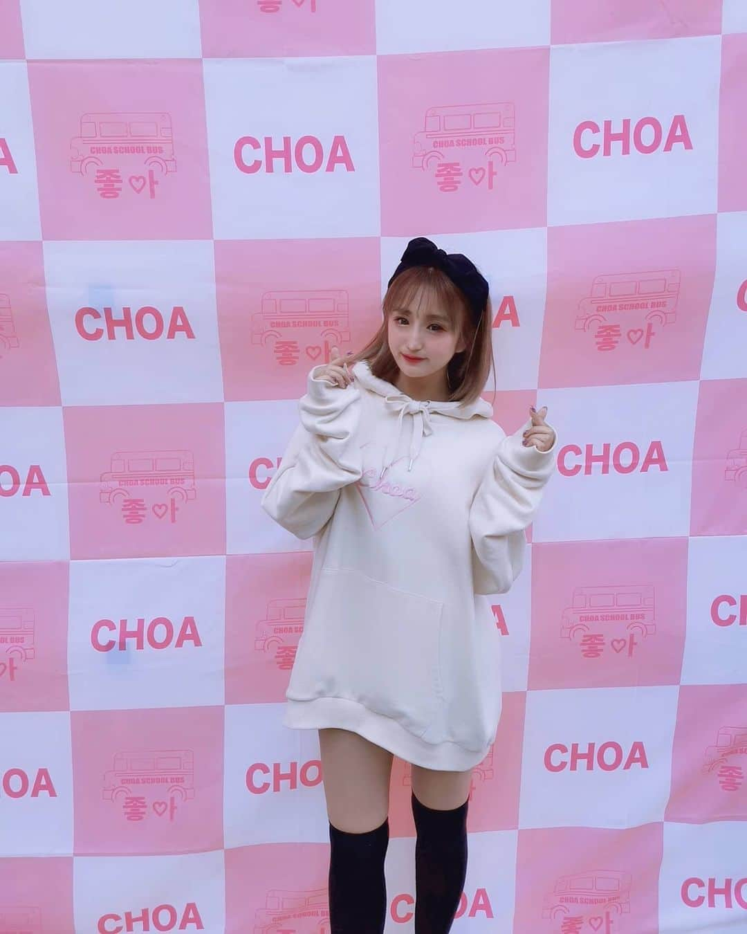 黛実希さんのインスタグラム写真 - (黛実希Instagram)「本日はCHOA(@choa_japan )大宮校🏫でファッションショーです👸🎀💘 1部も2部もたくさんの方が見てくださって大盛況で嬉しいです💕 ありがとうございます❤️ 좋아 패션쇼에 많이많이 와줘서 정말 감사합니다🧸💕 . . . #거울샷#原宿アルタ#竹下通り #制服レンタル#韓国制服レンタル#韓国制服#choa_japan#choa#choajapan#韓国好きな人と仲良くなりたい#韓国アクセ#韓国の制服#原宿#schooluniform#制服プリ#韓国アイドル#교복#インセンネッコ#gfriend#izone#twice#インスタ映え#韓国ヘア#韓国コスメ#韓国好きな人と繋がりたい#팔로우반사#좋아요반사#좋아요꾹#좋아요폭탄#좋아요꾸욱」11月22日 16時33分 - candymiiiki