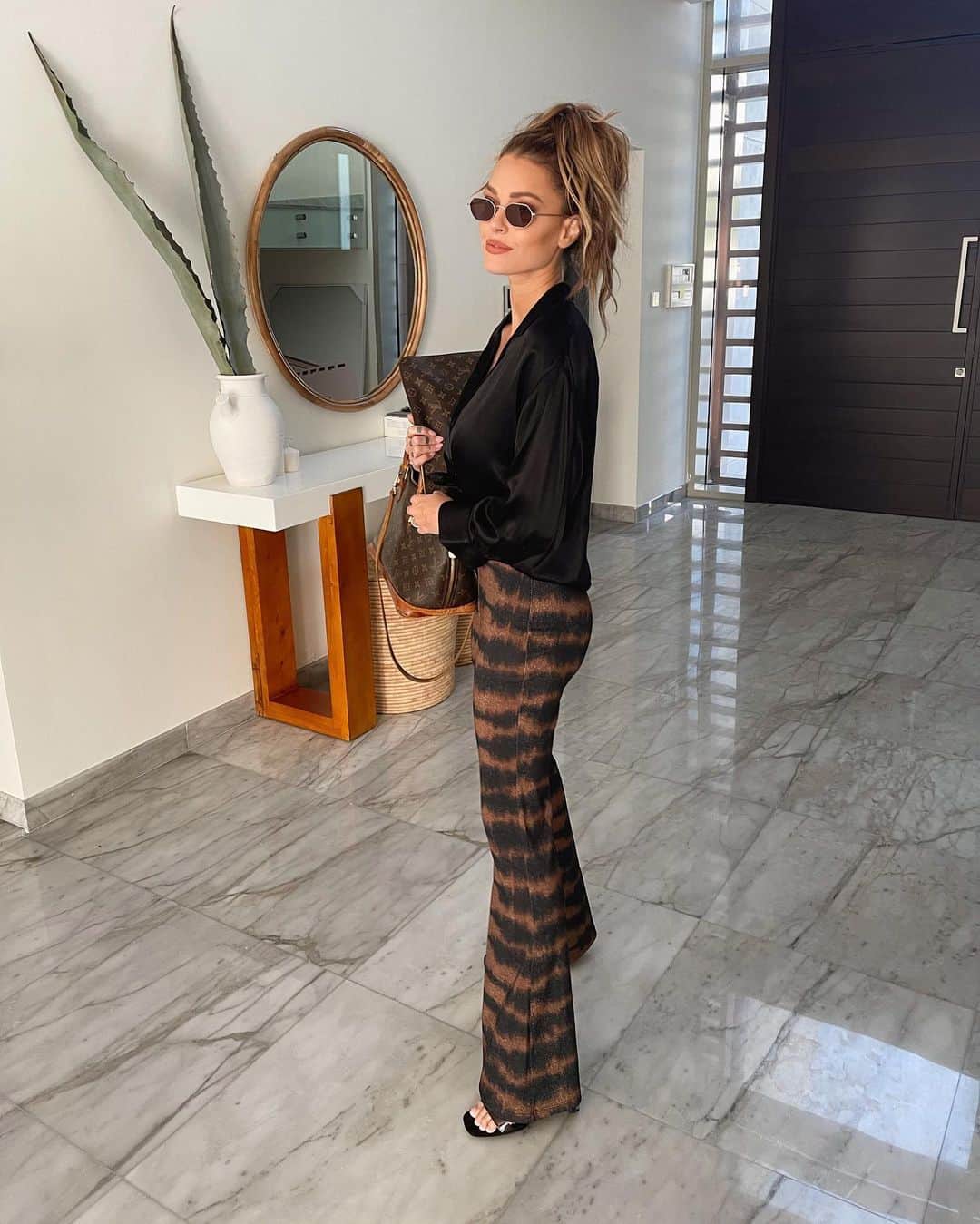 Caroline Receveurのインスタグラム：「SUNDAY / WORK DAY ⚡️」