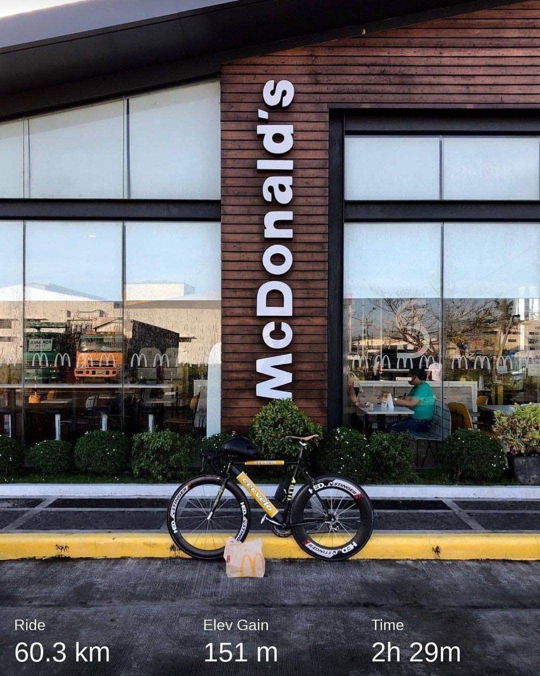 McDonald's Philippinesのインスタグラム：「What McDo store did you Bike-Thru today? Capture your #McDoRideThru adventures and tag us on Instagram just like @tanmanswim! 🚲」