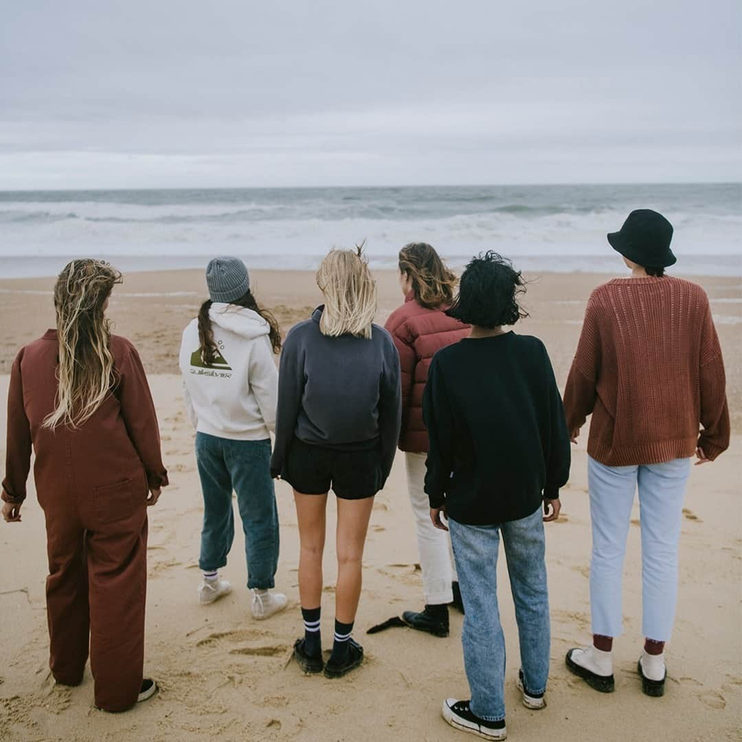 クイックシルバーさんのインスタグラム写真 - (クイックシルバーInstagram)「Girls club ⚡️⁣ ⁣ Surf check in the new @quiksilver.womens capsule.」11月22日 17時00分 - quiksilver