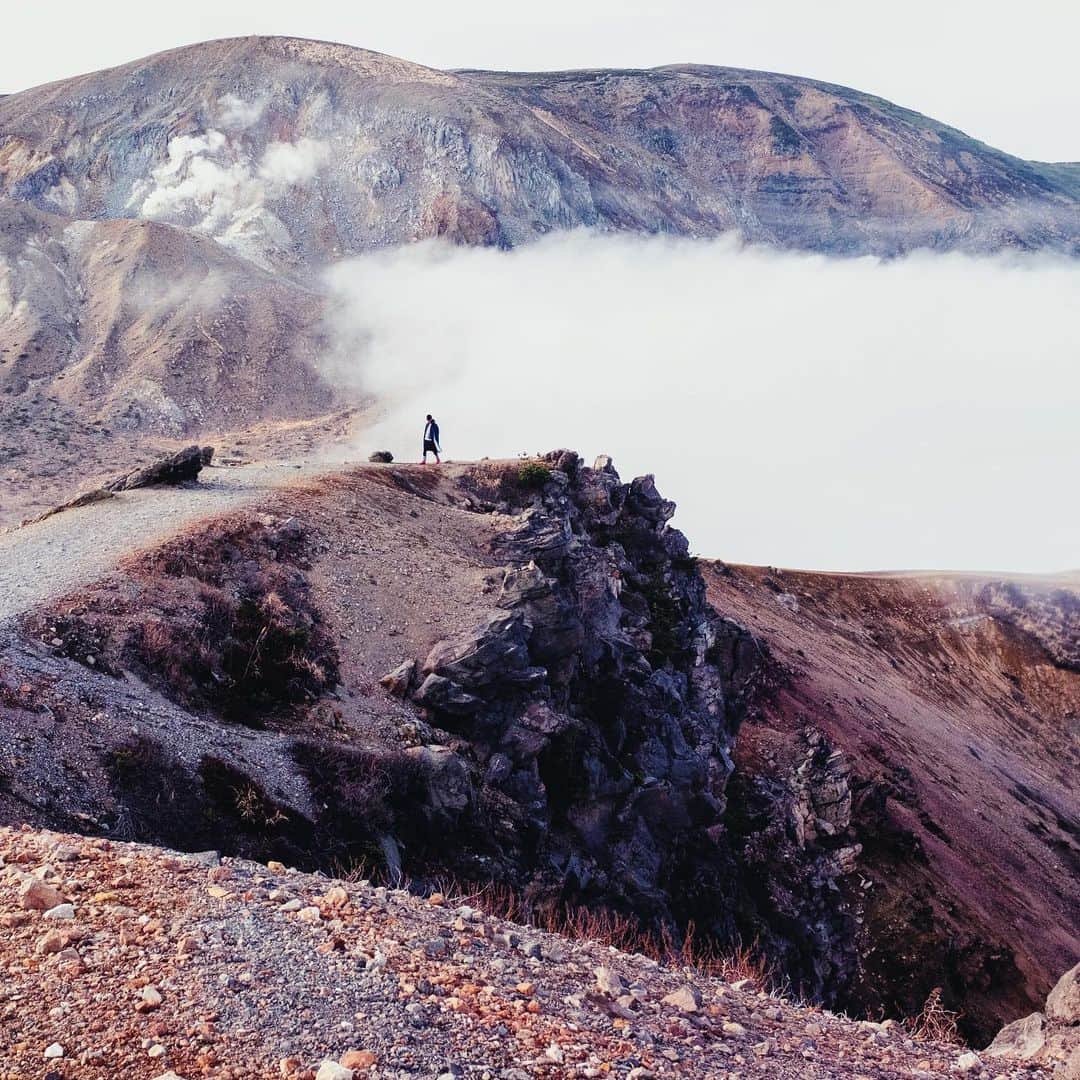 のインスタグラム：「(1/3) Climbing Mount Azuma-Kofuji, an active volcano in Fukushima Prefecture, on a road trip in November 2015.   #火山 #吾妻小富 #士 #Japan #volcano #roadtrip #Fukushima #秋」
