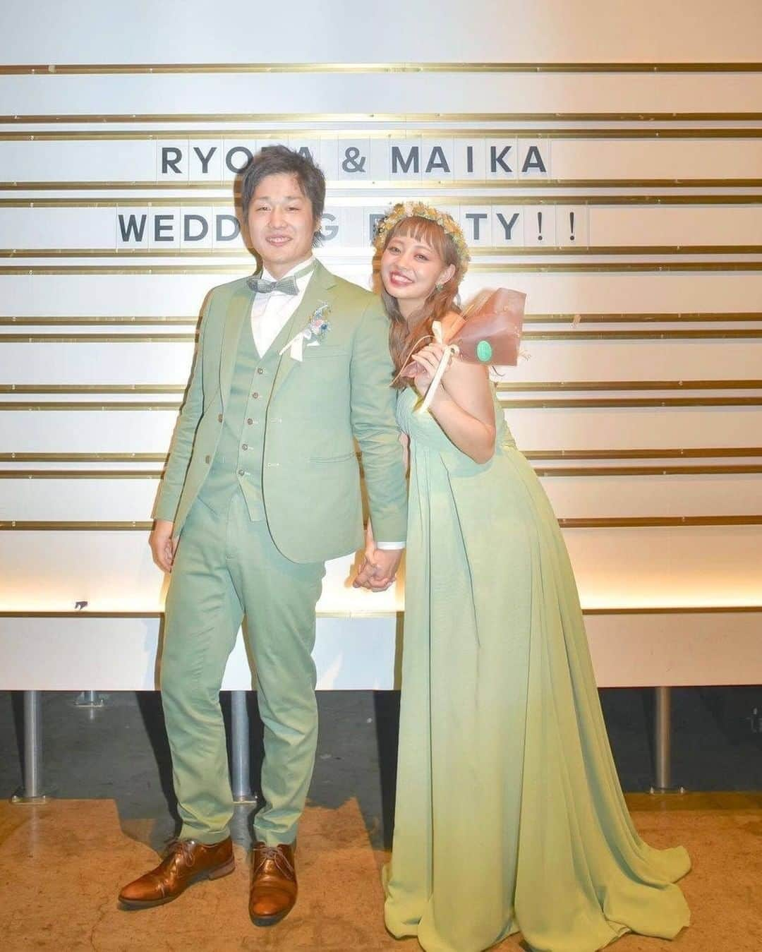 プレ花嫁の結婚式準備サイト farny 【ファーニー】さんのインスタグラム写真 - (プレ花嫁の結婚式準備サイト farny 【ファーニー】Instagram)「@farny_weddingをフォローして #プラコレ #farnyレポ を付けて投稿してくださいね♥ . :-: :-: :-: :-: :-: :-: :-: :-: :-: 本日紹介したいウェディングフォトは・・・ @laviefactoryさん♡ . 11月22日はいい夫婦の日♡ . そんな本日は、色味を合わせた お洒落コーディネートフォトをご紹介*  グリーンをアクセントとした 個性的なファッションがとっても素敵💑💚 仲の良さが感じられる1枚ですよね* ==================== \\花嫁ライター募集中// @farny_wedding の DMより”Farny 花嫁ライター希望”とお送りくださいね◎ 担当者から折り返しご連絡さしあげます⁂ . \\花嫁アプリ // プロのアドバイザーに結婚式の相談を何度でも♡ ウェディングドレスの記事や、 自分のウェディングレポを残せちゃう♡” . ＞＞＞TOPのURLからcheck ⋈ @placolewedding ＞＞＞結婚のご相談は プラコレウェディングアドバイザーへ♡ @wedding_adviser ＞＞＞ウェディングレポを残したいなら、 farny by プラコレをcheck ✎ @farny_wedding ＞＞＞ウェディングアイデア＆DIYは ドレシーアイデアcheck ❁ @dressy_idea . ┈┈┈┈┈┈┈┈┈┈┈┈┈┈┈┈┈┈┈ #プレ花嫁 #卒花嫁 #結婚準備 #結婚式 #結婚式場 #当日レポ  #weddingtbt #ウェディングフォト #卒花しました #farnyレポ #前撮り #大人花嫁 #2020冬婚  #2021春婚 #11月22日 #リンクコーデ #お揃いコーデ #いい夫婦の日 #laviefactory  #ラヴィファクトリー #名古屋花嫁 #ラヴィ フォト #グリーンコーデ #おしゃれ花嫁」11月22日 17時08分 - farny_wedding