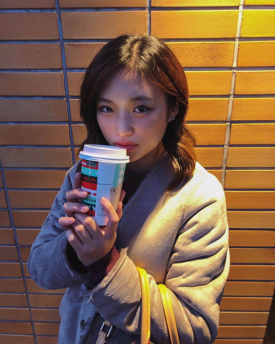 石井美音奈のインスタグラム：「今日で21歳になりました🥰  心も身体も、もっと素敵な女性なれるよう頑張ります❤︎ これからも応援してね⁈ みんな暖かいメッセージありがとう😊  #bithday #mybirthday」