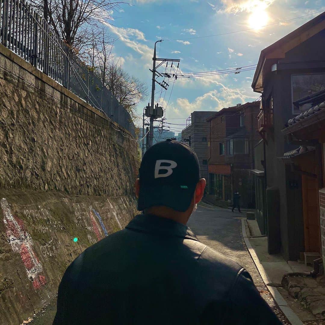 ビボム のインスタグラム：「뒷모습씨👤」