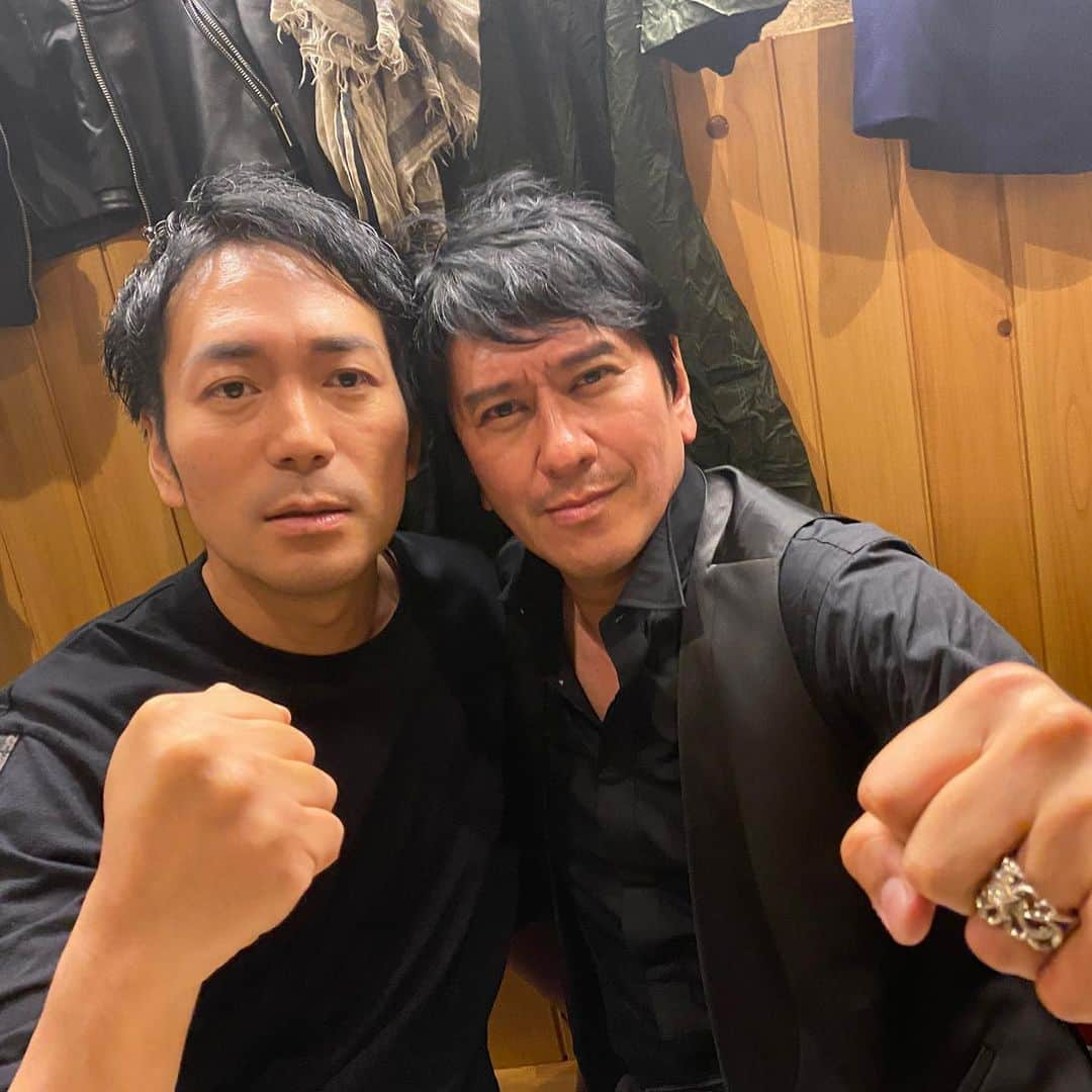 武智正剛さんのインスタグラム写真 - (武智正剛Instagram)「yogiboさんにご招待してもらえたのでRIZIN見に行きました。生で初めて朝倉未来選手の試合見ました。 残念ながら負けてしまいましたが、相手の斎藤選手めっちゃ強かったです。 yogiboさん貴重な場に呼んで頂いてありがとうございました。 #その後美味しい料理も頂いて #ありがたや #そして川崎麻世さんと喋らせて頂いて #ありがたや」11月22日 17時33分 - supamaradonatake