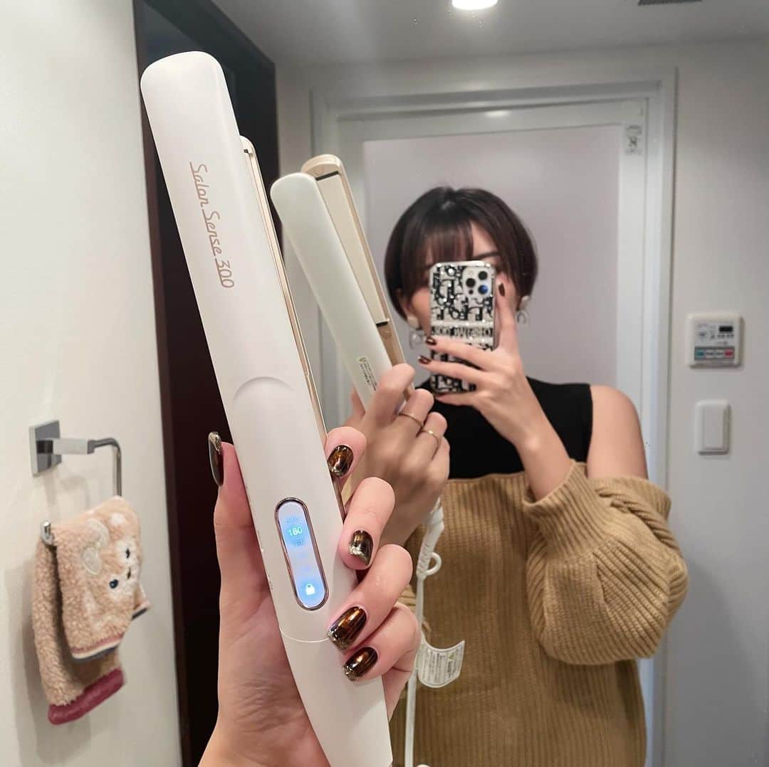 ききまるさんのインスタグラム写真 - (ききまるInstagram)「ストレートアイロン替えた💗 . 最近乾燥かな？髪がパサパサしてきてたから　@koizumi_beauty のマイナスイオンストレートアイロン (KHS8720W)に✨ . パイプ表面の加工「シルキーモイスト加工」は滑りがよくて、保湿性も高いから熱ダメージを低減！🥺🥺 あと髪の水分蒸発を抑制する力がすごい！うるおいをキープする力が高いということでこのヘアアイロンにしたよ⭐️ . .  #小泉成器 #コイズミ ＃KOIZUMI #salonsense300 #ヘアアイロン #PR #ストレートアイロン #美容家電 #家電 #シルキーモイストプレート #ヘアアレンジ #うるつや #ヘアケア #サロンセンス300」11月22日 17時49分 - kikigram_97