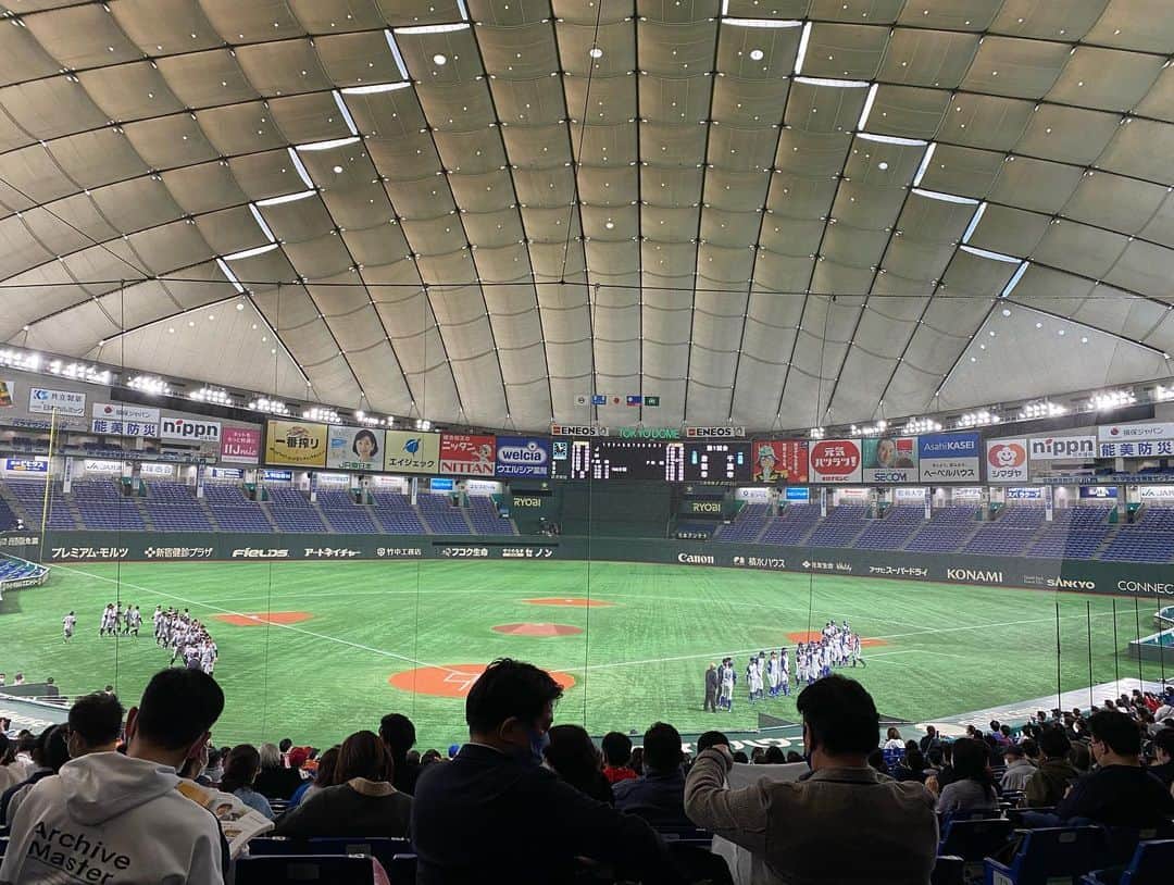 河野万里奈さんのインスタグラム写真 - (河野万里奈Instagram)「#都市対抗野球 #三菱自動車倉敷 vs. #JFE東日本 ひとりで行ってみました！ どうしてもいまの今川選手をみたくて！ 悔しい結果でしたがどの打席でも誰より飛距離をとばし、守備位置まで全力で走る、そんな姿にロマンを感じました(河野調べ)！ 今川選手のおかげで気になっていた都市対抗野球に踏み出すことができたので感謝でいっぱいです！ そして須田幸太投手さすがでした…！ #lovefighters #今川優馬 ．  ほぼはじめての都市対抗野球観戦、びっくりしたのが廣畑投手でした！ 独特なフォームがタイミング取りづらそう(河野調べ)な上に9回まで150キロ前後でていて緩急がジェットコースターみたいでした👏🏻😭🎢 攻撃にいいリズムをもたらしていそうな快投でしたびっくりです #最後の動画です #三菱自動車倉敷 #廣畑敦也 ． わたしも初見の人をびっくりさせる歌をうたうぞ」11月22日 17時50分 - marina_kawano