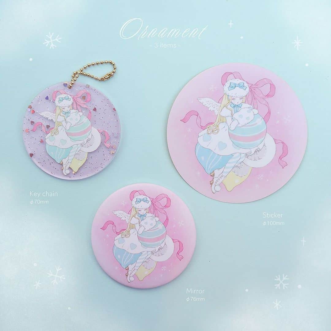 今井キラのインスタグラム：「𝑁𝑒𝑤﻿ Ornament ❄︎ミラー ❄︎ステッカー﻿ ❄︎ラメキーチェーン﻿ ﻿ オーナメントみたいなキーチェーンやミラーが入荷します❄️  ♡WebStore 12月上旬頃  ♡STYLEBOOK"RAIMU"POPUP 12/2-12/8 阪急うめだ本店 3F プロモーションスペース」