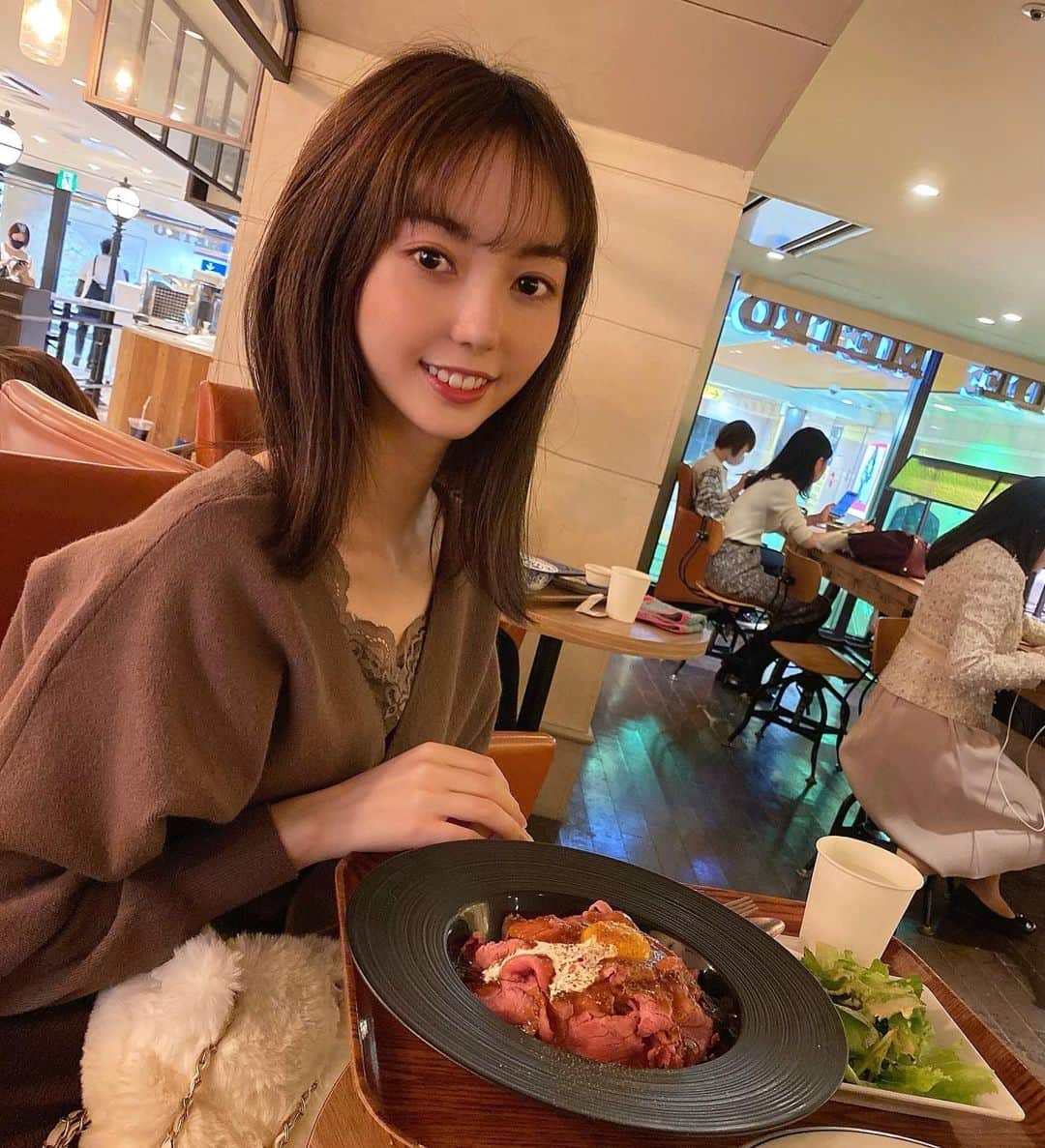 漆畑瑠菜のインスタグラム：「ママと物件探ししてきました🏠 ・ #東京#表参道#駅地下#ランチ」