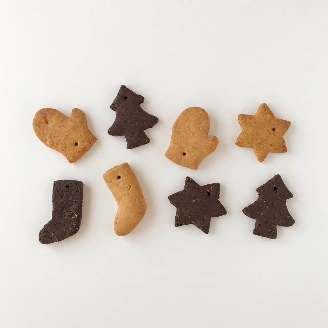 なかしましほ（foodmood）さんのインスタグラム写真 - (なかしましほ（foodmood）Instagram)「火曜日に12月の通販受付をスタートします。  クッキーBOXは、りんごグラノーラ、甘じょっぱいごまみそクッキーなど、冬限定のクッキーたち。 冬モチーフのクッキーとコーヒー豆を詰め合わせたBOXや、チョコたっぷり、濃厚なウィンターアースケーキなどご用意しております。」11月22日 18時06分 - foodmoodshop