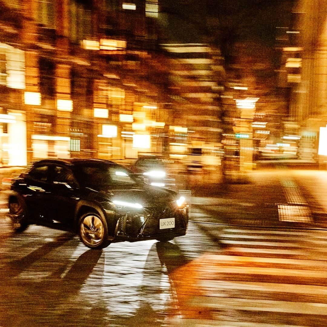 LEXUS / レクサスさんのインスタグラム写真 - (LEXUS / レクサスInstagram)「煌びやかな街にも溶け込むUXで、心ときめく場所へ繰り出そう。  #レクサス #Lexus #LexusUX #レクサスUX  #UXと過ごす日常 #OneMoreThing #SUV #車好きな人と繋がりたい #drive #ドライブ #夜景が綺麗 #夜景撮影」11月22日 18時00分 - lexus_jp