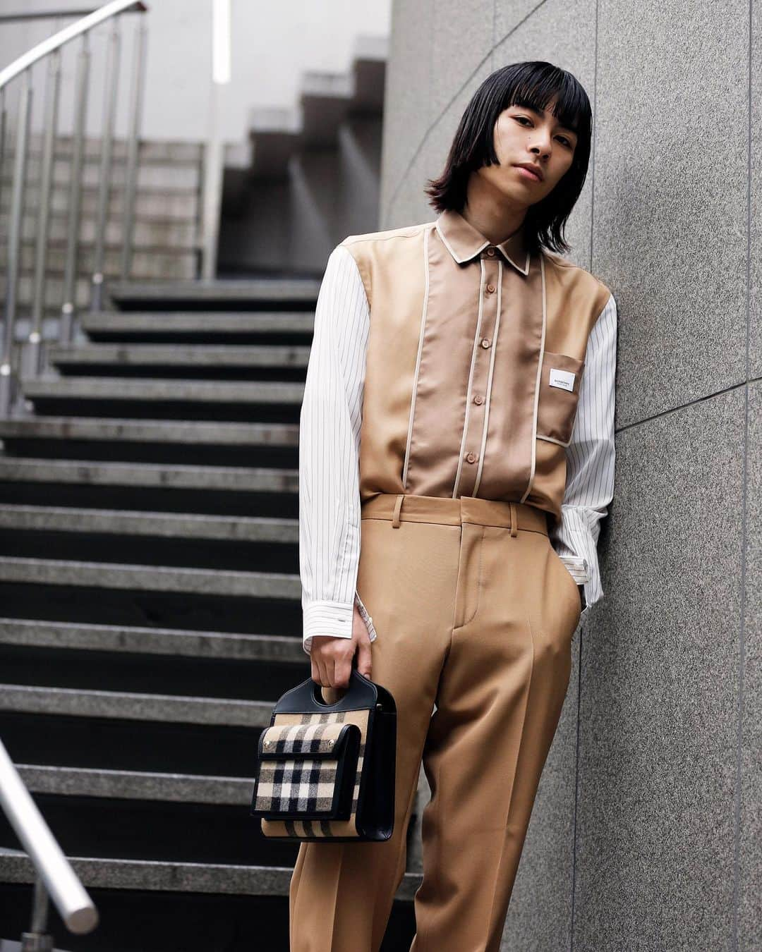 Droptokyoさんのインスタグラム写真 - (DroptokyoInstagram)「TOKYO STREET STYLE⁣⁣ ⁣ Name: @hiyadam Shirt: @burberry Pants: @burberry Bag: @burberry #Burberry#RiccardoTisci#バーバリー #pr#streetstyle#droptokyo#tokyo#japan#streetscene#streetfashion#streetwear#streetculture#fashion#ストリートファッション#コーディネート⁣⁣⁣ Photography: @kyoheihattori」11月22日 18時03分 - drop_tokyo