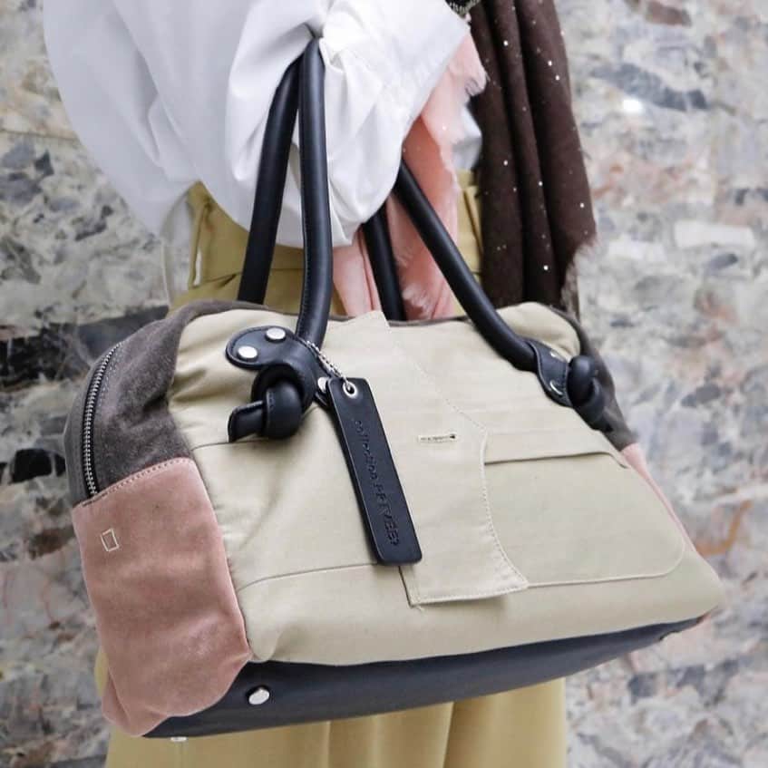 コレクションプリヴェさんのインスタグラム写真 - (コレクションプリヴェInstagram)「customized BOSTON bag with suede details @hpfrance_official  • • • • #newcollection #collectionpriveeofficial #accessories #collectionpriveeaccessories #womensbag #hpfrance #bostonbag #customized #customizedbag #suede #contemporary #madeinitaly #iconic #totallook #bestboutique #japan」11月22日 18時12分 - collectionpriveeofficial