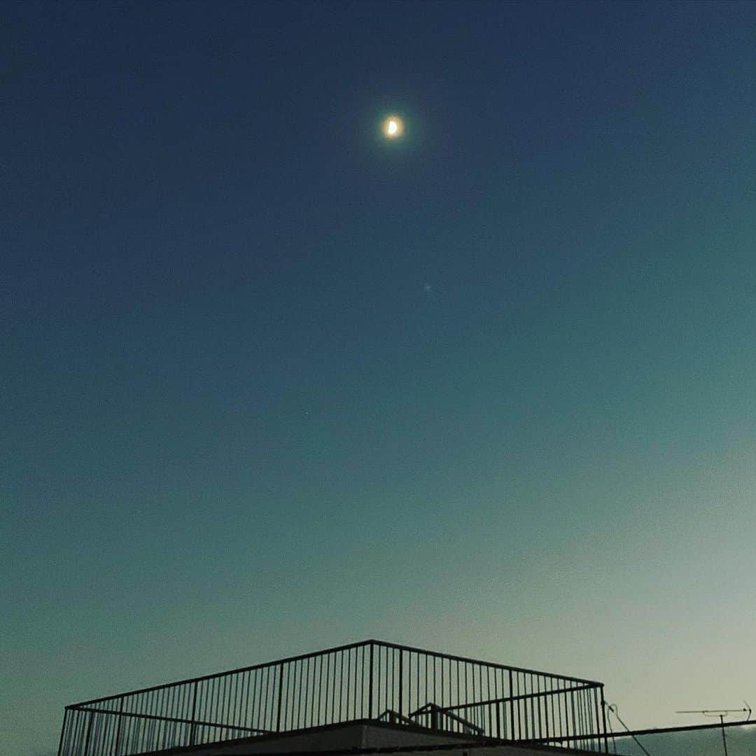 松田岳二さんのインスタグラム写真 - (松田岳二Instagram)「🌓  #つきかけ」11月22日 18時15分 - cbsmgrfc