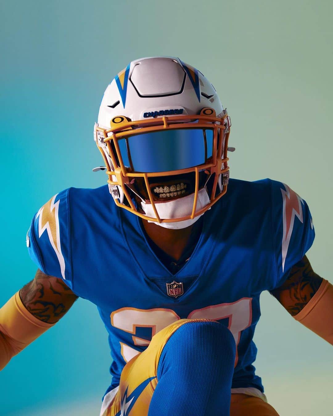 OAKLEYのインスタグラム：「They're not ready. 😤⚡️ @derwinjames @chargers #ForTheLoveOfSport」