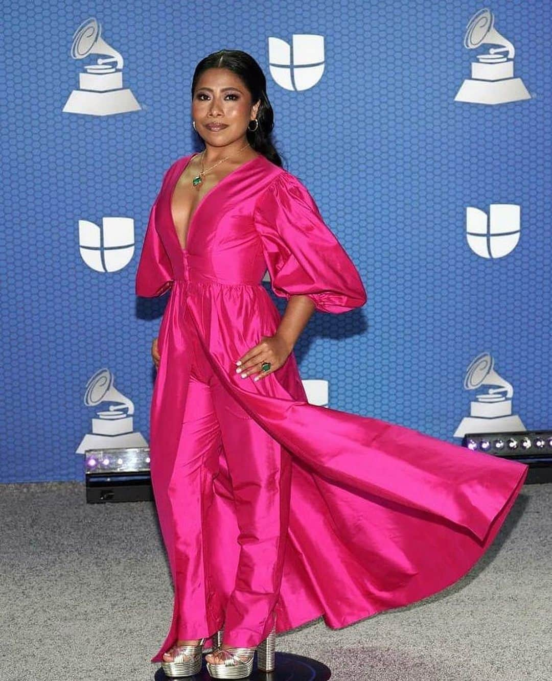 Fashion Weekさんのインスタグラム写真 - (Fashion WeekInstagram)「Every. Single. Look. Is. Flawless. 💫 From @johannaortizofficial, @carolinaherrera, @jonathancohenstudio and more, see every outfit change from #LatinGrammy host @yalitzaapariciomtz styled by @thewallgroup artist @sophielopez 📸 by @sophielopez & @gettyimages」11月23日 5時08分 - fashionweek