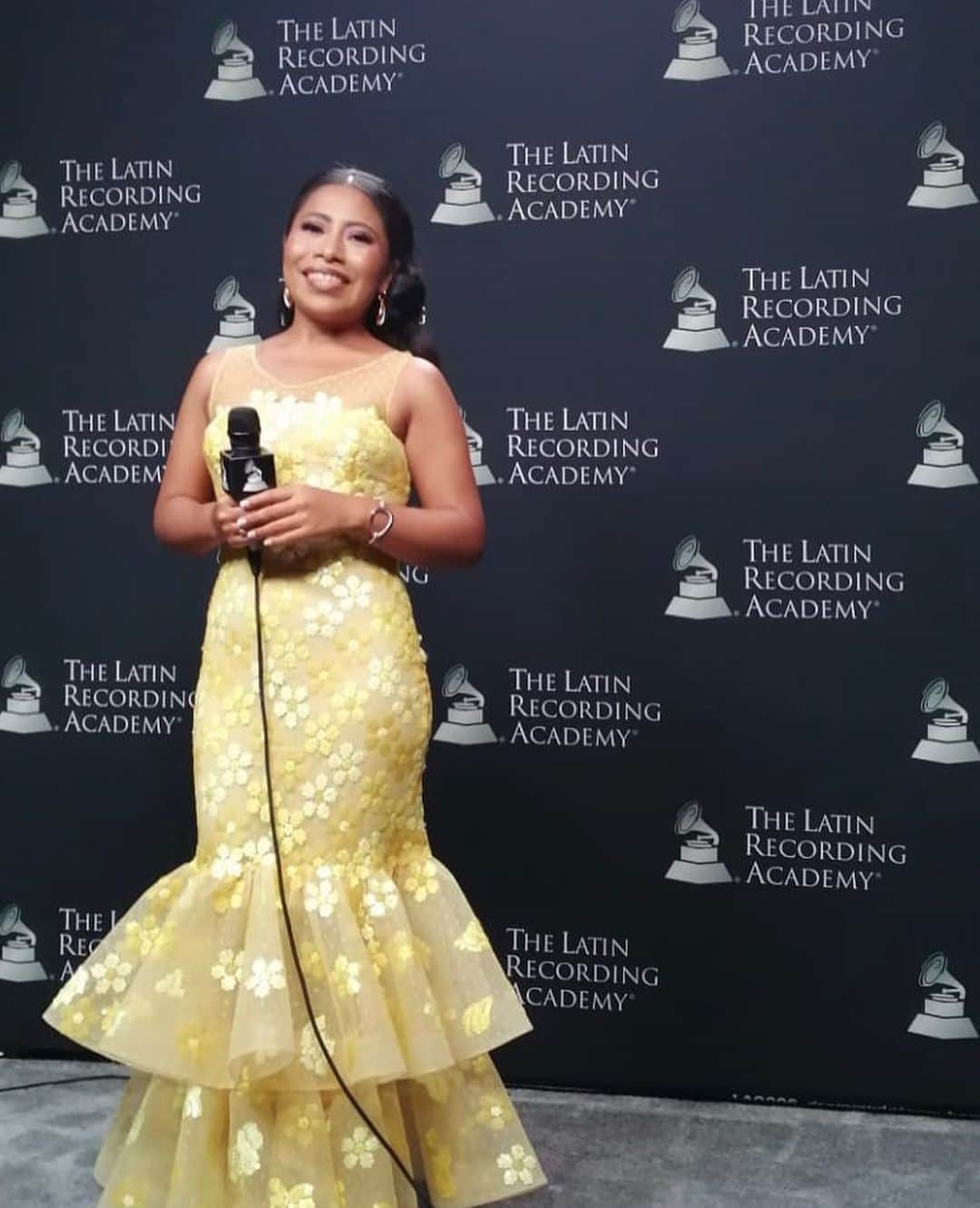 Fashion Weekさんのインスタグラム写真 - (Fashion WeekInstagram)「Every. Single. Look. Is. Flawless. 💫 From @johannaortizofficial, @carolinaherrera, @jonathancohenstudio and more, see every outfit change from #LatinGrammy host @yalitzaapariciomtz styled by @thewallgroup artist @sophielopez 📸 by @sophielopez & @gettyimages」11月23日 5時08分 - fashionweek