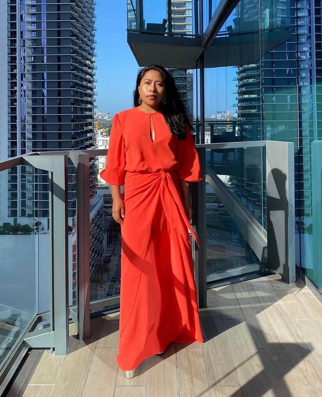 Fashion Weekのインスタグラム：「Every. Single. Look. Is. Flawless. 💫 From @johannaortizofficial, @carolinaherrera, @jonathancohenstudio and more, see every outfit change from #LatinGrammy host @yalitzaapariciomtz styled by @thewallgroup artist @sophielopez 📸 by @sophielopez & @gettyimages」