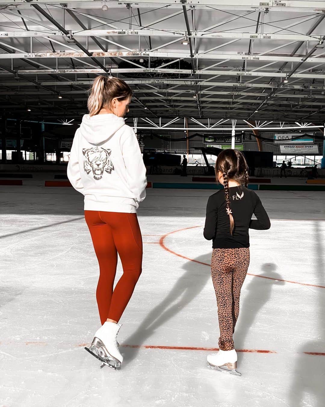 ニキ・ヴォリーズのインスタグラム：「I think... One of the most important things of teaching is listening and adapting. I learned from my own experiences, how my coach created a safe and secure environment. This knowledge pushes me to do the same for the ones I help to improve every day..」