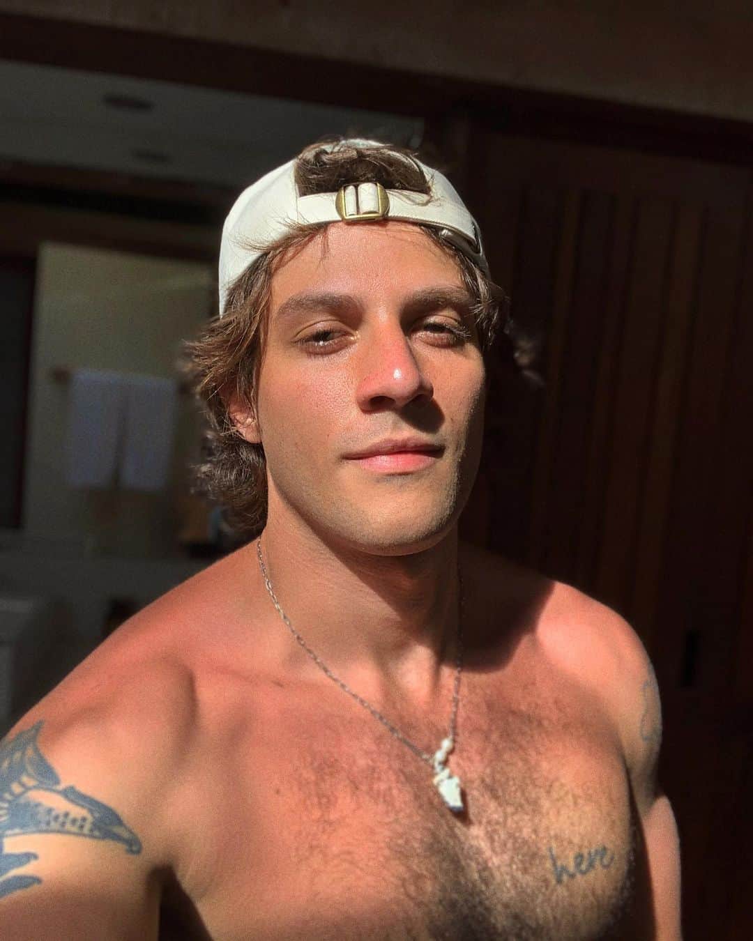 Chay Suedeのインスタグラム：「teve sol sim」