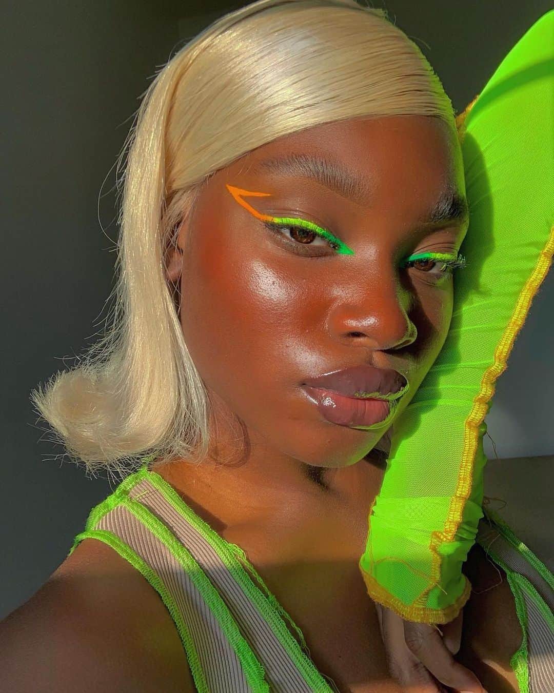 Milk Makeupさんのインスタグラム写真 - (Milk MakeupInstagram)「what's YOUR power color? 🎨 @isabelleikpeme flexin her greens with #flexconcealer in Tan, #kushmascara for volumized lashes, + the cutest top we've ever seen ✅ -  wondering why we haven't seen ur look yet?! TAG @milkmakeup #milkmakeup for some luv 👀👀」11月23日 3時38分 - milkmakeup