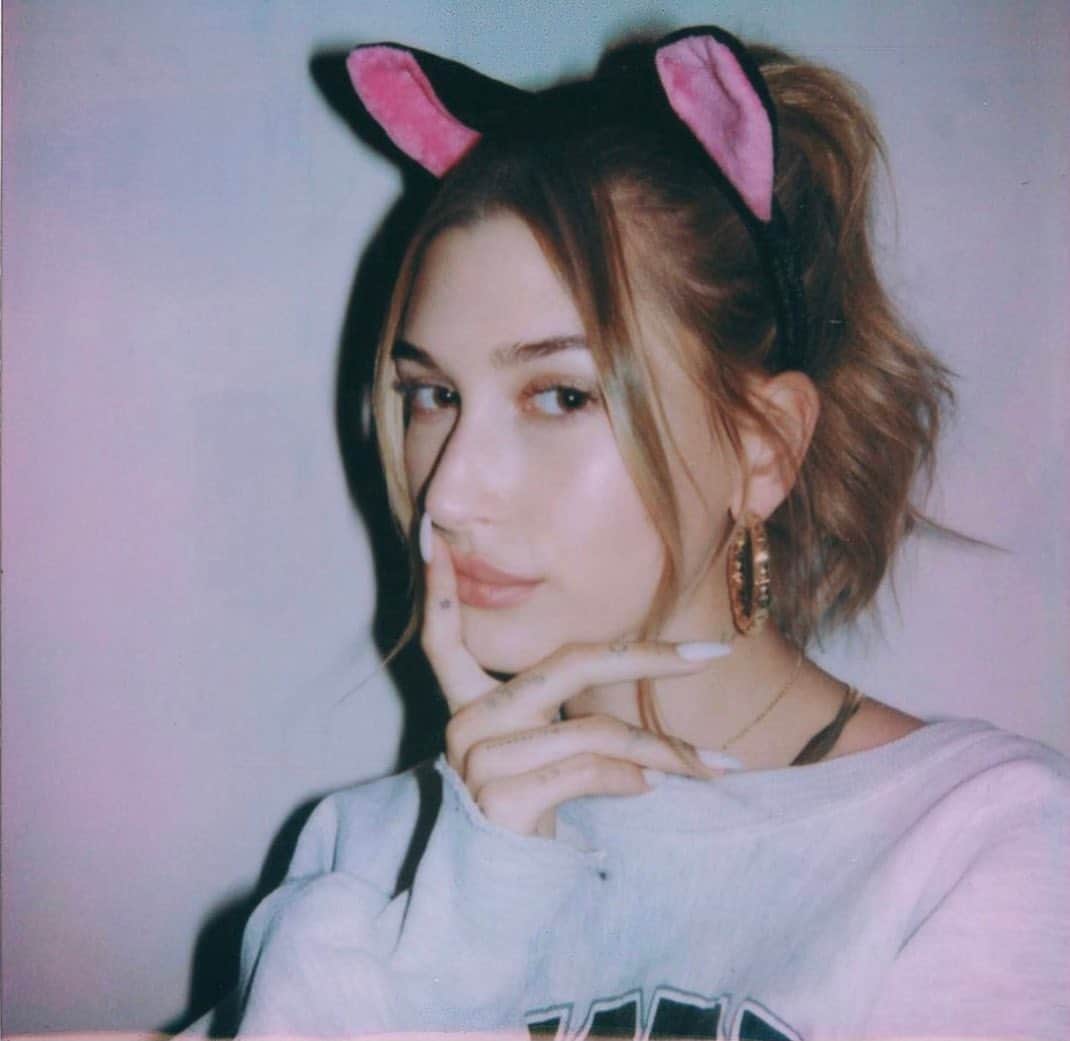 Alfredo Floresのインスタグラム：「📸 happy birthday to the sweetest soul. love you @haileybieber ✨」