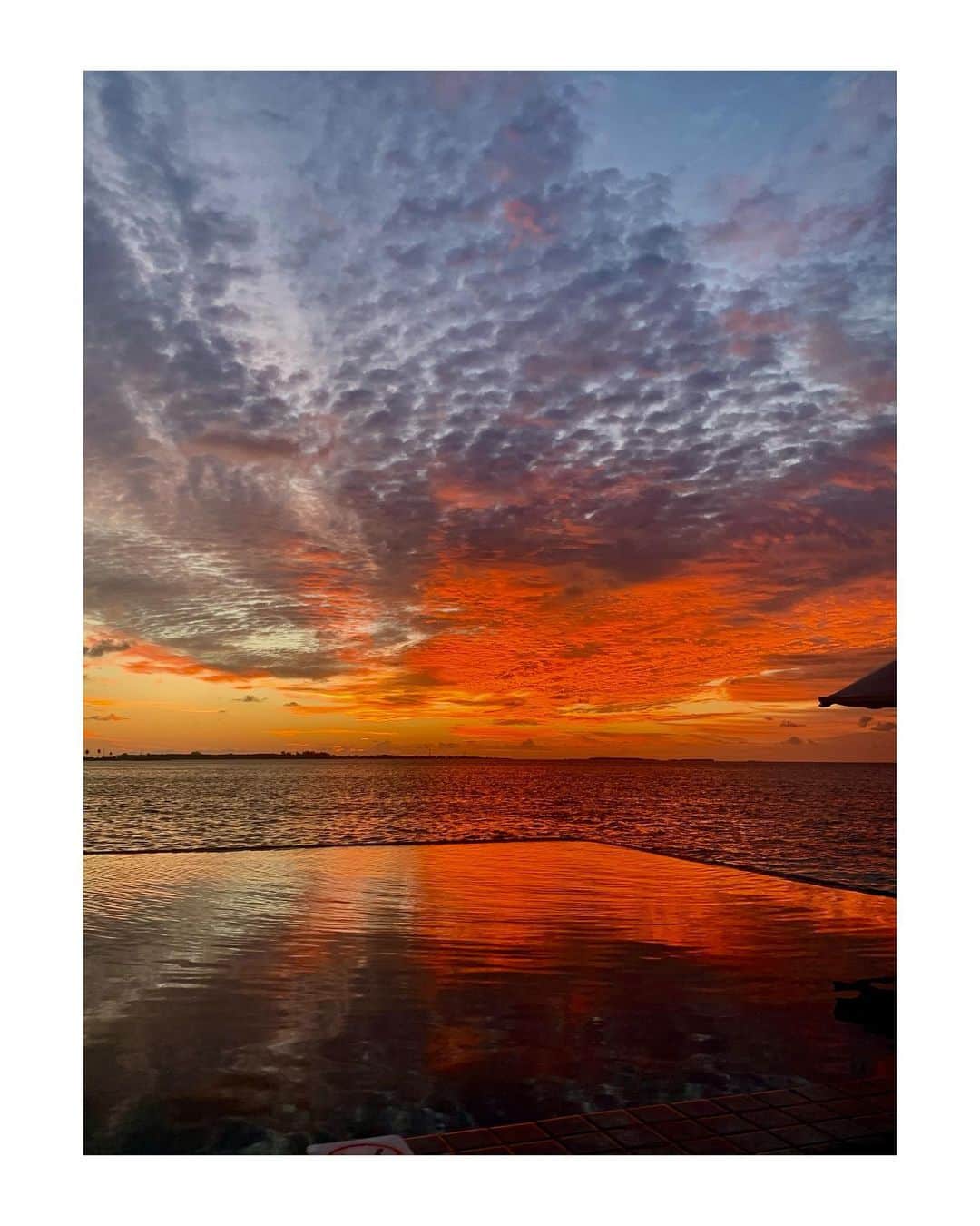ジュリアナ・パエスのインスタグラム：「Check out for more SSS... Sensual Sunday Sunset!!!」
