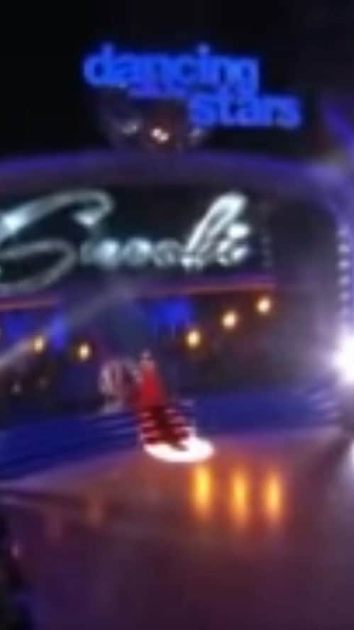 ニコール・ ポリッツィのインスタグラム：「In honor of my partner @sashafarber1 making THE FINALS which is well deserved!!!!! here is our quickstep that we shoulda get 10’s for! I’m so proud of you! VOTE FOR @sashafarber1 & @justinamachado tomorrow‼️💋 #dwts」