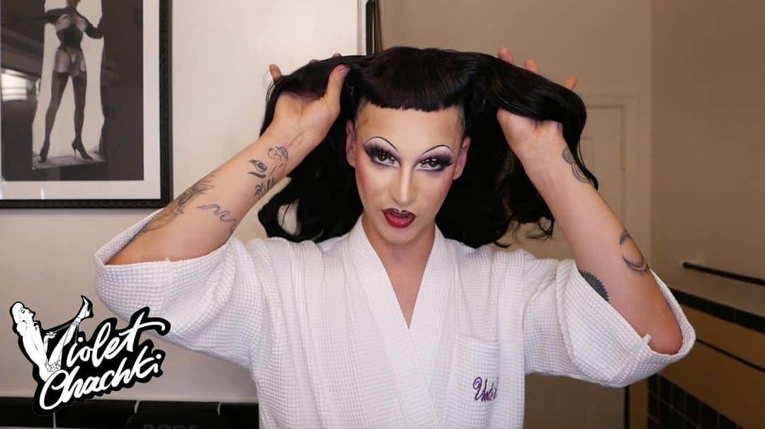 ヴァイオレット・チャチキのインスタグラム：「Watch me get out of drag and try out some new incredible skincare products in my latest YouTube video. Link in bio」