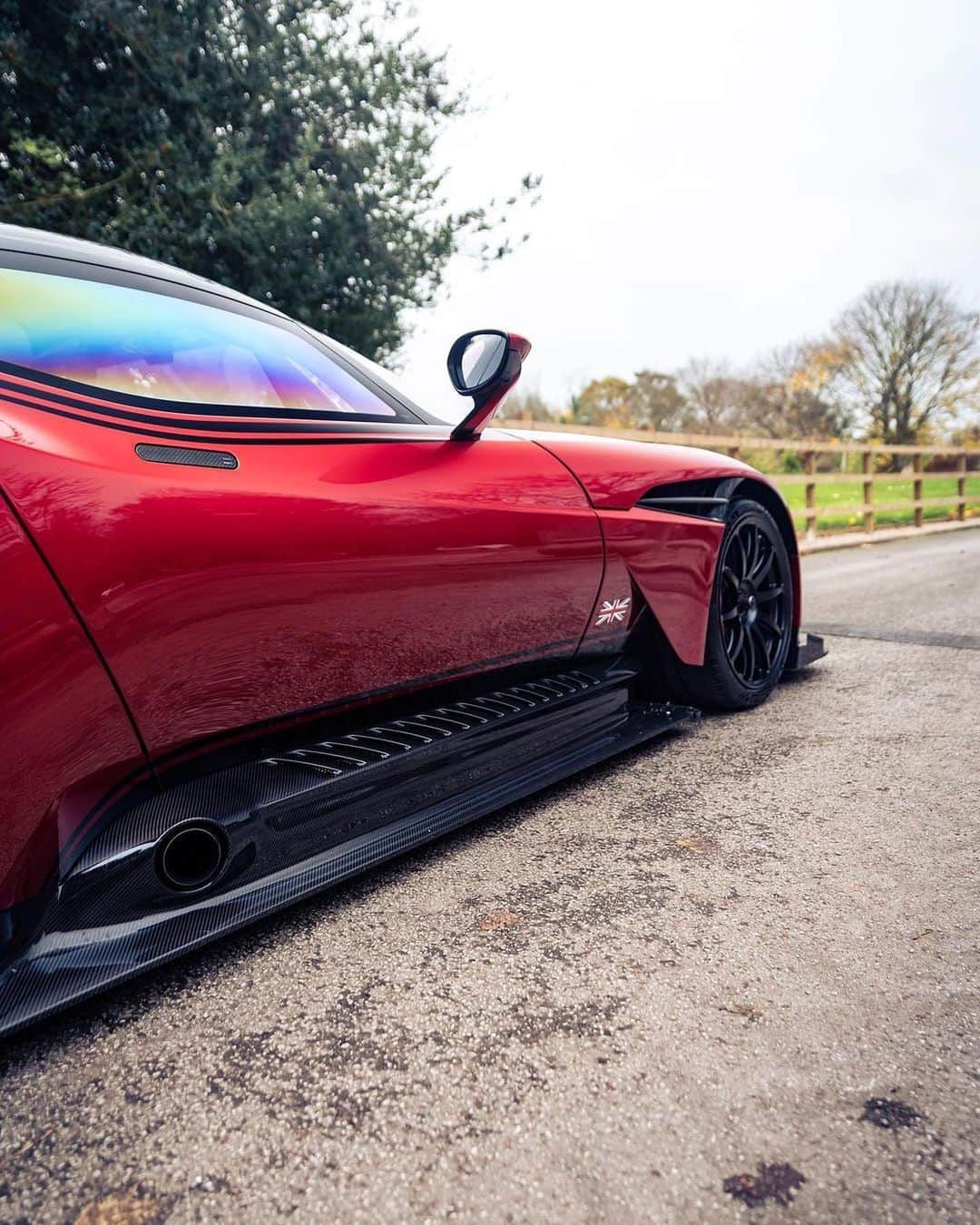 CARLiFESTYLEさんのインスタグラム写真 - (CARLiFESTYLEInstagram)「The Aston Martin Vulcan 👍🏽or👎🏽? Photo by @tfjj #carlifestyle」11月23日 3時48分 - carlifestyle