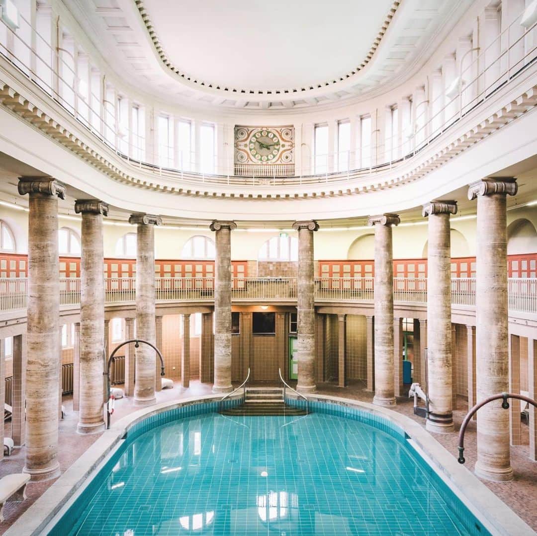 The Cool Hunterさんのインスタグラム写真 - (The Cool HunterInstagram)「The Stadtbad Neukölln is a city bath in Berlin inspired by the thermal baths of Ancient Greece. Pic by @bonnesilvie」11月23日 3時54分 - thecoolhunter_