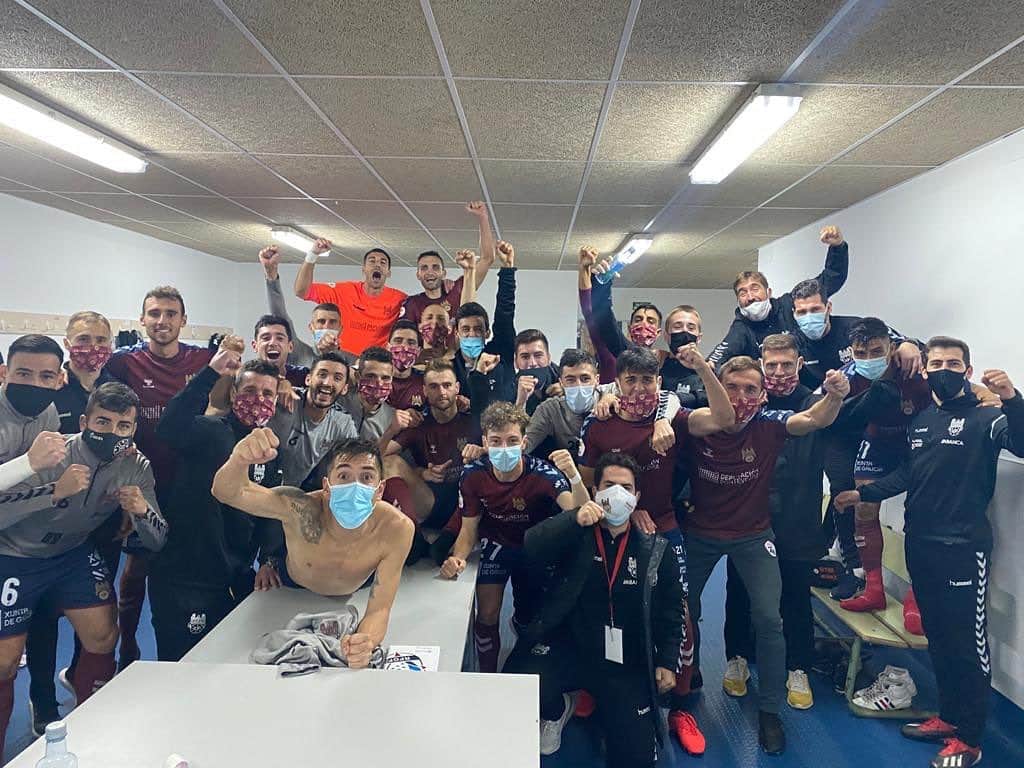 シャルレス・ジアス・ジ・オリベイラのインスタグラム：「Grande equipo!!! 3+🤙🤜🤛💪😉」