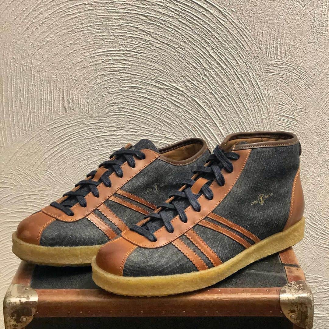 のインスタグラム：「TRAINER Blaumann Edition Collection! In the 3 Zeha Berlin Stores and Online the 835 !  #zehaberlin #sneakers #trainer #denim #jeans #blaumann #vintagesportswear #oldgermanbrand #fotooftheday #finalist #football #calcio #fussball #derby #liga #club #libero #wm #schuhe #leder #shoes #classicsports #berlinweekend #berlinstyle #winterschuhe #kautschuk」
