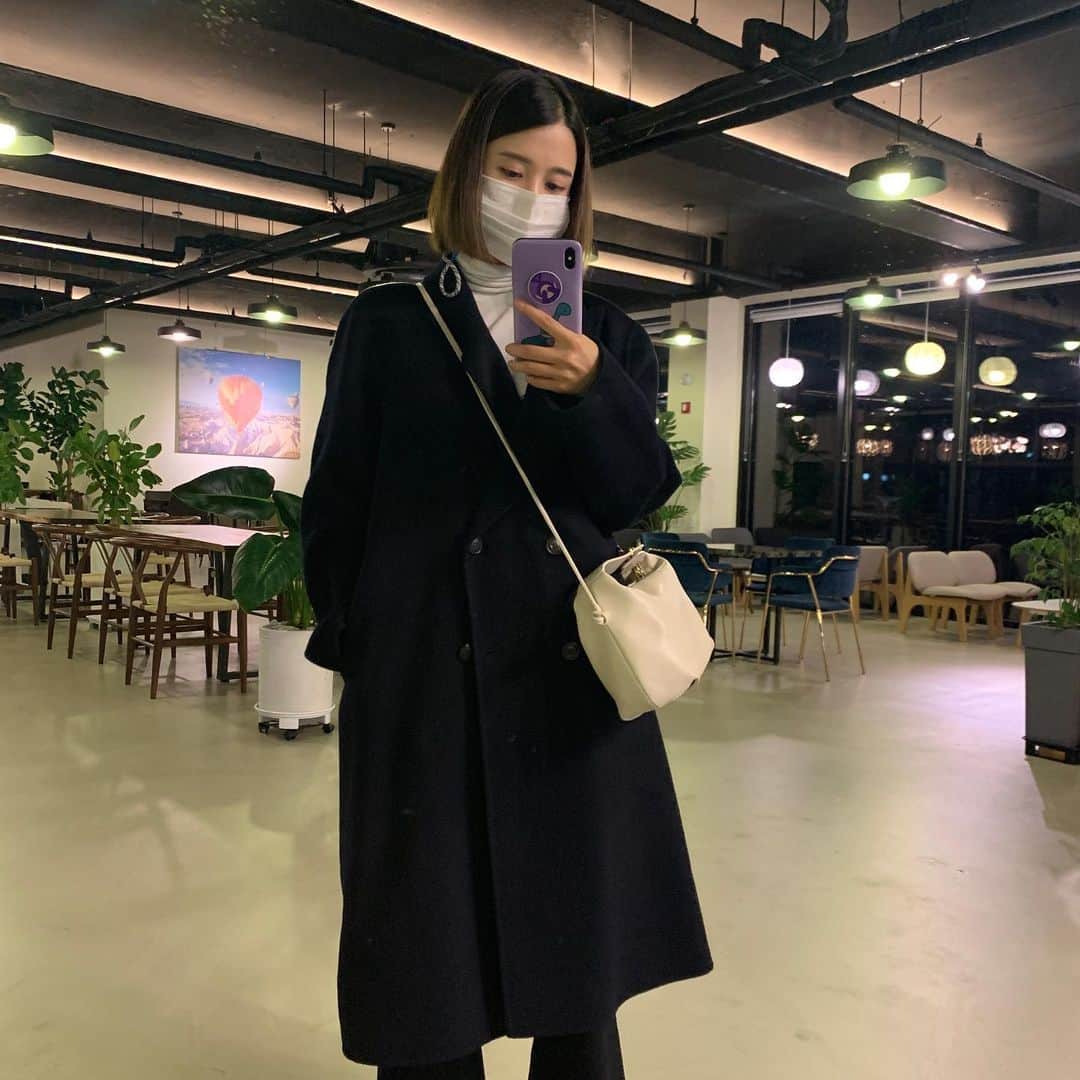 ナム・ボラのインスタグラム：「얼죽코를 실천하고싶지만 너무춥다 패딩어딨니」