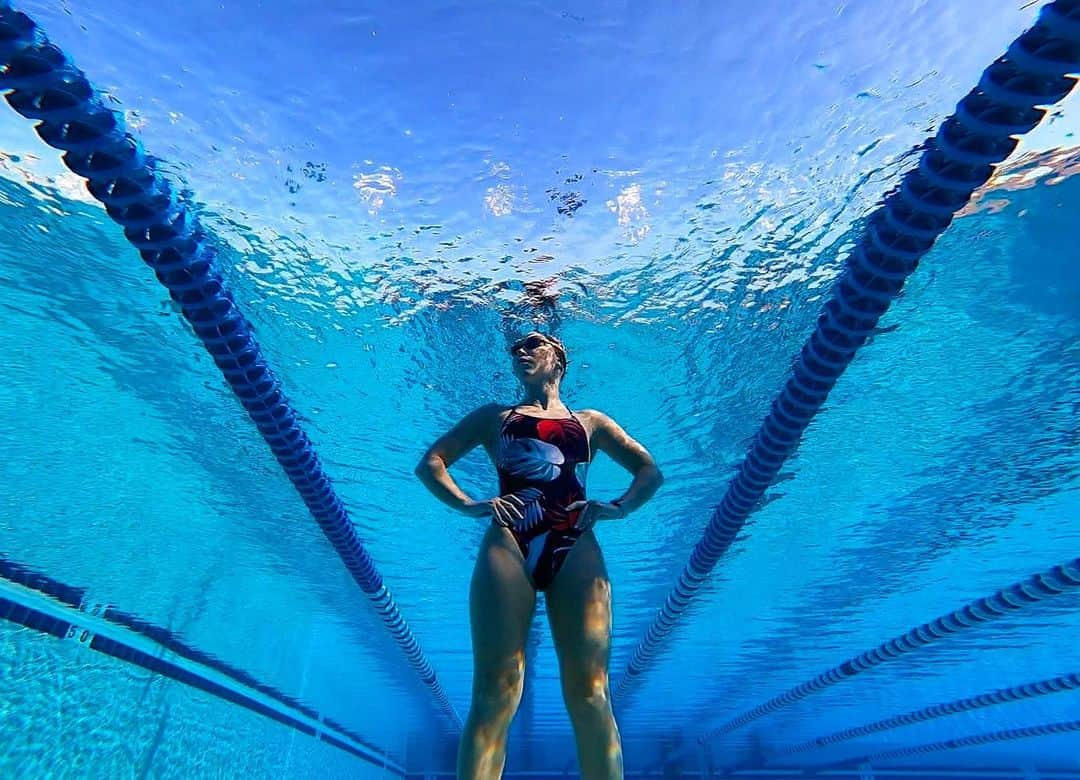 Julieさんのインスタグラム写真 - (JulieInstagram)「My world is beneath the surface 🌊 . . . . #arenawaterinstinct #swimmer #summerjulep #swimming #swim #swimlife #loveswimming #swimmersofinstagram #instaswim #instaswimming #mastersswimming #instaswimmer #usaswimming #swimtraining #swimpractice #myswimpro #swimsmarter #itsaswimmerthing」11月23日 4時05分 - summerjulep