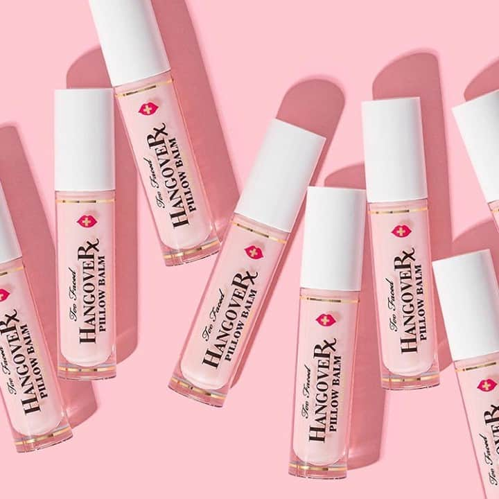 Too Facedさんのインスタグラム写真 - (Too FacedInstagram)「Dry lips? Not today. 😉 Our Hangover Pillow Balm is a hydrating & nourishing lip treatment that leaves your lips looking smooth, soft, and plumped with moisture! 💦 #tfhangover #toofaced」11月23日 4時13分 - toofaced