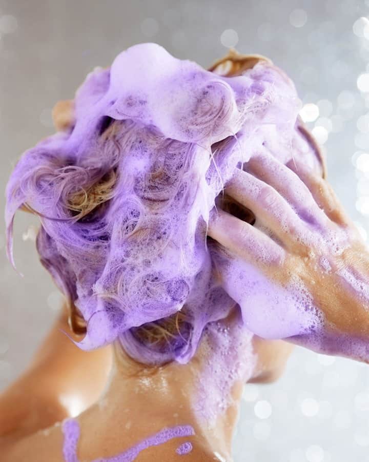 Vogue Beautyさんのインスタグラム写真 - (Vogue BeautyInstagram)「As lockdown measures continue to fluctuate, preserving hair color at home has grown increasingly important—especially for bottle blondes. This is where the best purple shampoo for your hair comes into the equation. Tap the link in our bio for a breakdown of how purple shampoos work to keep hair color bright and vivid, as well as how best to work them into your routine.」11月23日 4時20分 - voguebeauty