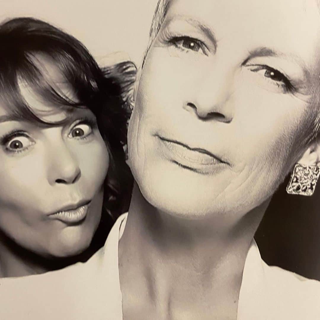 ジェニファー・グレイのインスタグラム：「another trip around the sun,friend! ✨ @curtisleejamie so much life, so many gifts. love you. grateful ❤️」