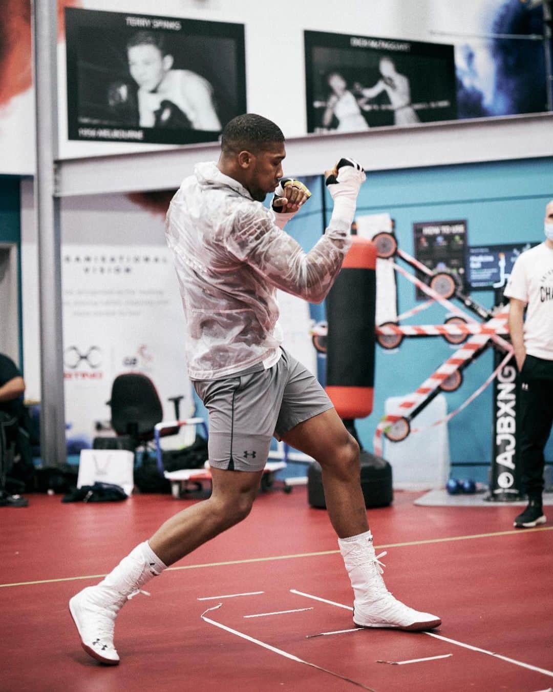 アンソニー・ジョシュアのインスタグラム：「Practising my favourite punch 💥」