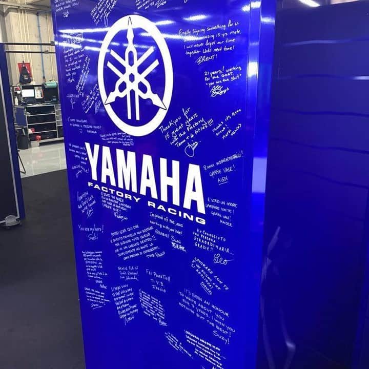 YamahaMotoGPさんのインスタグラム写真 - (YamahaMotoGPInstagram)「Some special messages from the Yamaha Factory Racing MotoGP Team management and staff for @valeyellow46! 💛 ✍️  #MonsterYamaha  #MotoGP  #PortugueseGP」11月23日 4時49分 - yamahamotogp