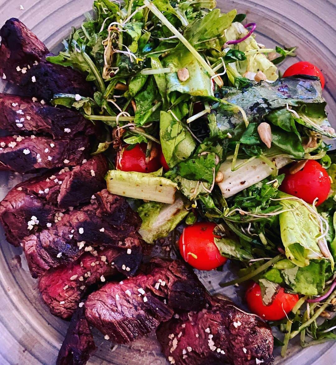 ケリスのインスタグラム：「Sprinkle it with alderwood smoked jalapeño salt.... you're welcome ;) GOLD MINE WINTER BOX @bountyandfull it's a lifestyle」