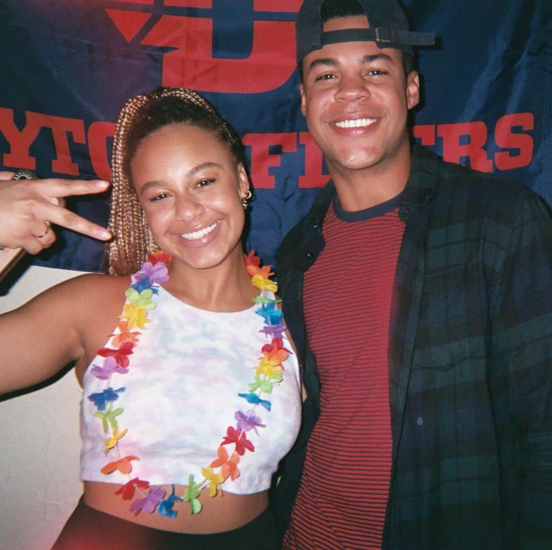 Nia Sioux Frazierさんのインスタグラム写真 - (Nia Sioux FrazierInstagram)「happy birthday lil evy! can’t believe you’re 22?!? (wow ur getting old) thanks for being the best big bro ever! love and miss you so much loser❤️」11月23日 4時55分 - niasioux