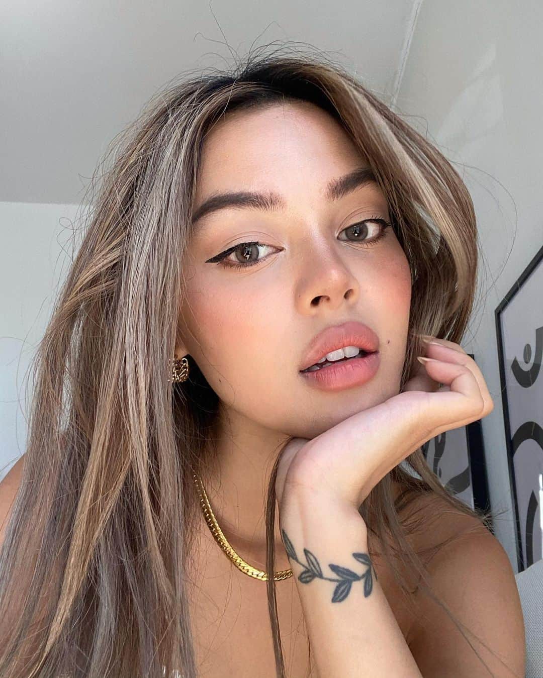 リリーマイマックのインスタグラム：「Update on me: idk what I’m doing most of the time 🙃」