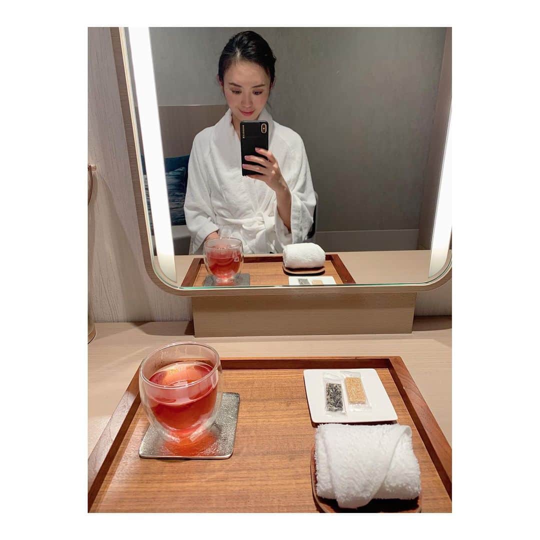篠原菜月さんのインスタグラム写真 - (篠原菜月Instagram)「渋谷のセルリアンタワー東急ホテル 3Fの「カージュラジャ」へ行ってきました。まさにご褒美エステ☺️✨﻿ 2年前にリニューアルしたカージュラジャのサロンは全室スイート仕様のゆったりとした個室でのんびりとした1人時間も過ごせちゃいました👏﻿ ﻿ 低温ミストサウナで身体を温めた後は、東洋伝承系ケアの「スイナマッサージ」を受けました。﻿ 東洋医学に基づくオールハンドのトリートメントで「気・血・水」のバランスを整えてくれて凝りやむくみをしっかり流してもらい大満足！ ﻿ 私は肩こりがひどく、背中を中心に強めにマッサージしていただきました。精油の香りに癒されて至福すぎる時間〜🤤💓﻿ ﻿ ﻿ @ceruleantower_tokyu_hotel  #セルリアンタワー東急ホテル#エステ#マッサージ#カージュラジャ#スイナマッサージ#エステサロン#ご褒美#リフレッシュ#渋谷#ホテル#shibuya#ceruleantowertokyuhotel#carjurajah ﻿」11月22日 20時09分 - natsukishinohara