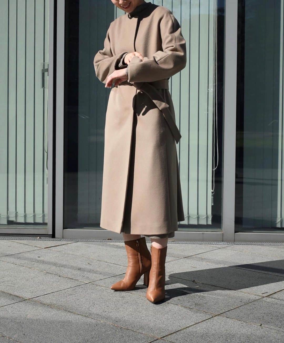 のインスタグラム：「［STAFF SNAP］﻿ ショップスタッフの着こなしをご紹介するアプリコンテンツ〈STAFF SNAP〉。﻿ ﻿ スタイリングを一覧でご覧いただけるのは公式アプリだけ。そのほかお得な会員特典もご利用いただけます。﻿ ぜひTheory公式アプリをダウンロードしてお楽しみください。﻿ ﻿ ダウンロードはこちら。﻿ https://www.theory.co.jp/theoryapp/﻿ ﻿ Model:158cm Tops size 38 Bottoms size 36﻿ ﻿ ﻿ ［Information］﻿ ただ今APP・オンラインストア会員限定で対象商品が10%OFFになる〈MEMBERS FAIR〉を開催中。﻿ ﻿ 詳しくはプロフィールリンクをチェック。﻿ @theory_luxe_official ﻿ ﻿ #theoryluxe #セオリーリュクス #staffsnap」