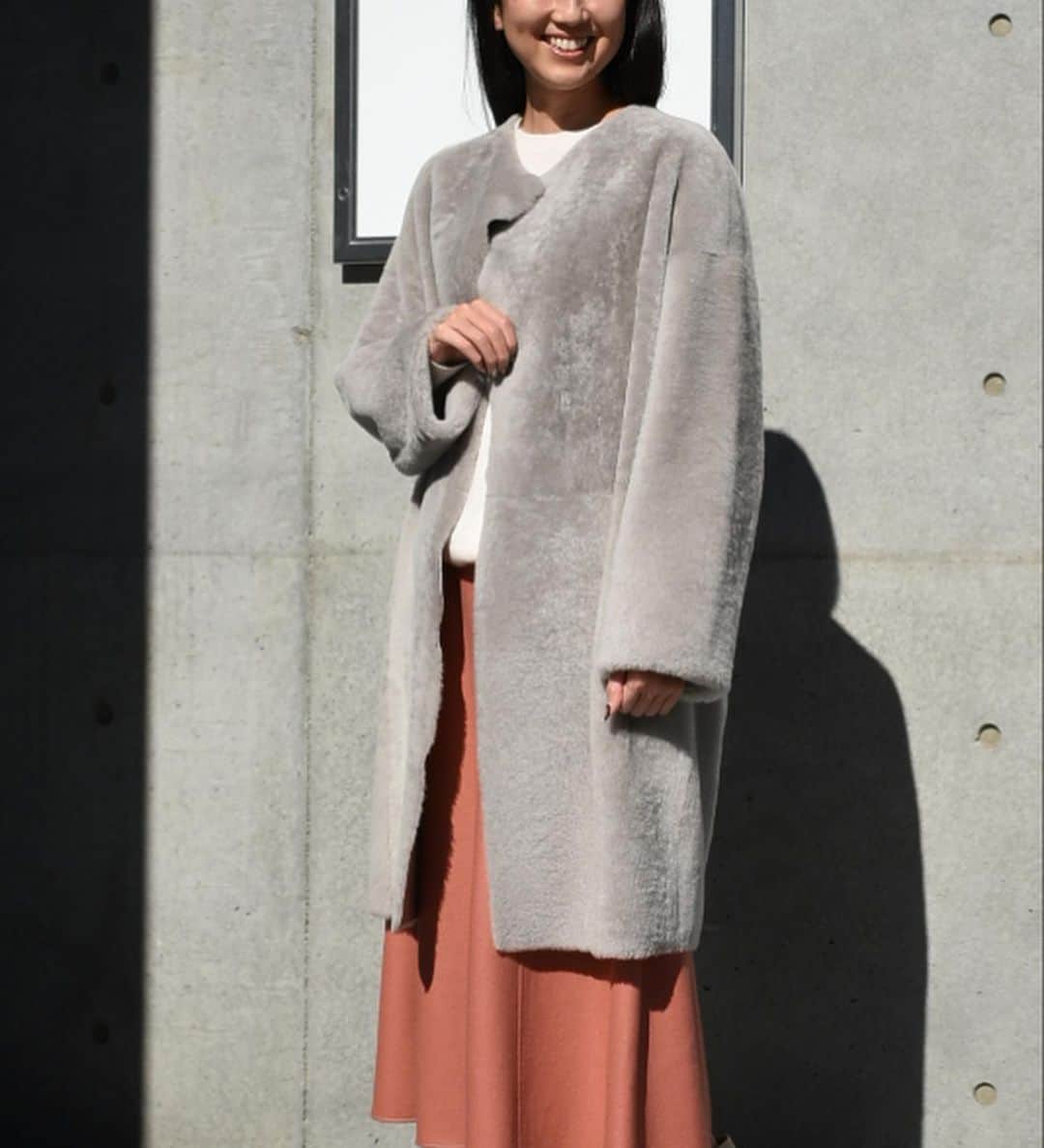 Theory luxe official account.さんのインスタグラム写真 - (Theory luxe official account.Instagram)「［STAFF SNAP］﻿ ショップスタッフの着こなしをご紹介するアプリコンテンツ〈STAFF SNAP〉。﻿ ﻿ スタイリングを一覧でご覧いただけるのは公式アプリだけ。そのほかお得な会員特典もご利用いただけます。﻿ ぜひTheory公式アプリをダウンロードしてお楽しみください。﻿ ﻿ ダウンロードはこちら。﻿ https://www.theory.co.jp/theoryapp/﻿ ﻿ Model:158cm Tops size 38 Bottoms size 36﻿ ﻿ ﻿ ［Information］﻿ ただ今APP・オンラインストア会員限定で対象商品が10%OFFになる〈MEMBERS FAIR〉を開催中。﻿ ﻿ 詳しくはプロフィールリンクをチェック。﻿ @theory_luxe_official ﻿ ﻿ #theoryluxe #セオリーリュクス #staffsnap」11月22日 20時04分 - theory_luxe_official